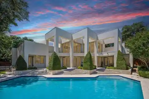 Stunning Contemporary Residence