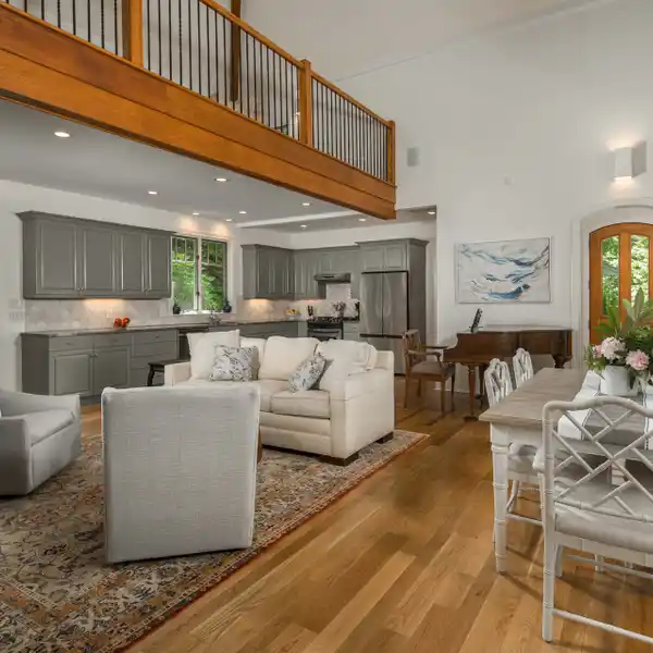 MOUNTAIN ELEGANCE WITH PRIVATE RIVER ACCESS