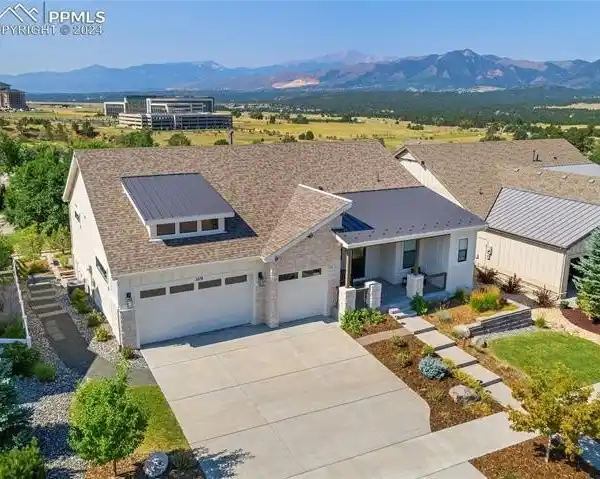EXPERTLY CRAFTED RANCH-STYLE HOME