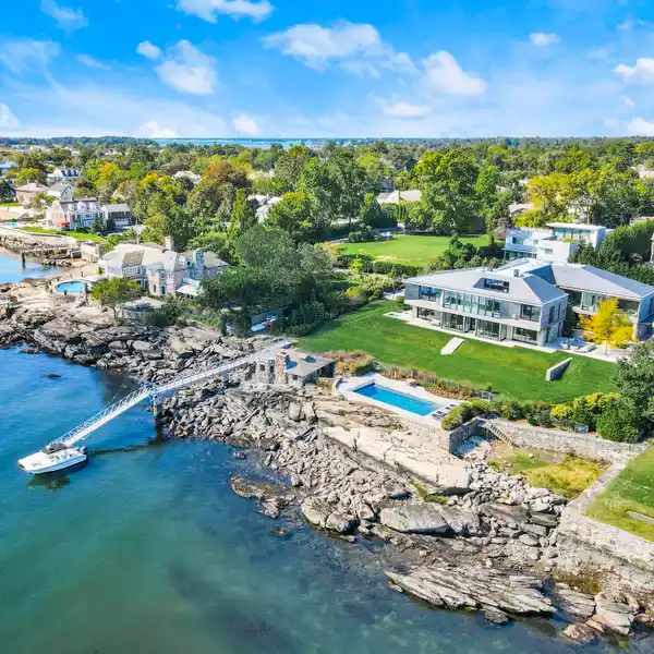 UNPARALLELED CUSTOM-BUILT MODERN WATERFRONT ESTATE