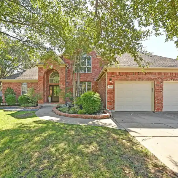 FAMILY-FRIENDLY CORNER LOT HOME WITH MODERN UPDATES & PLENTY OF OUTDOOR SPACE