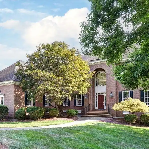THOUGHTFULLY DESIGNED AND EXECUTED HOME NEAR JAMES RIVER