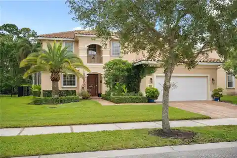 Comfort and Style in Highland's Reserve