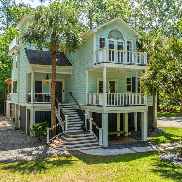 EXCEPTIONAL HOME FULL OF UPGRADES