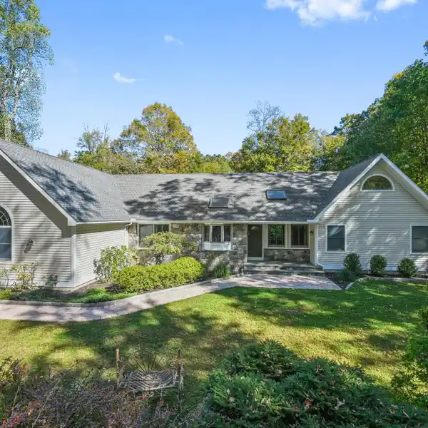 SPECTACULAR CUSTOM CONTEMPORARY RANCH IN SAIL HARBOUR CLUB