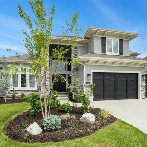 LUXURY LIVING IN AWARD-WINNING BLUE VALLEY