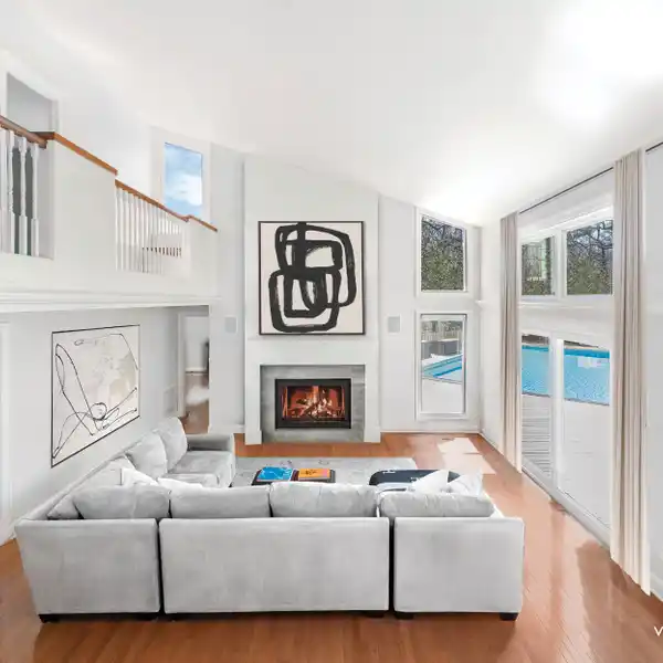 BEAUTIFUL RENTAL IN EAST HAMPTON OAKS