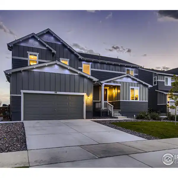 LUXURY LIVING MEETS PANORAMIC MOUNTAIN VIEWS