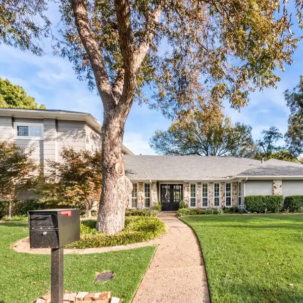 BEAUTIFULLY UPDATED HOME IN A PEACEFUL ATMOSPHERE