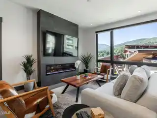 Stylish Residence at One Riverfront