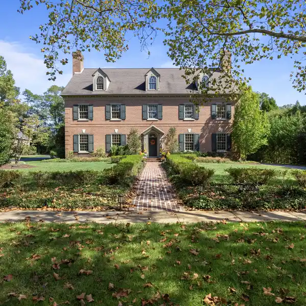 ARCHITECTURALLY SIGNIFICANT GEORGIAN COLONIAL RESIDENCE