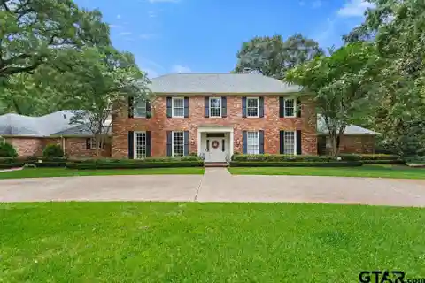 Georgian-Style Estate on Three Wooded Acres