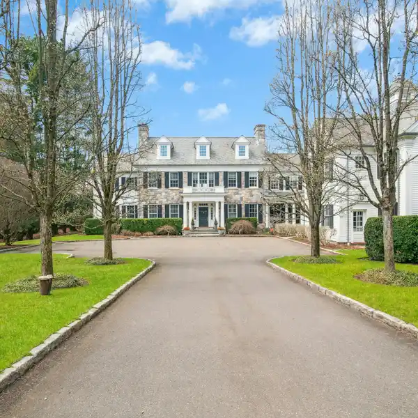 ELEGANT ESTATE FOR LEASE