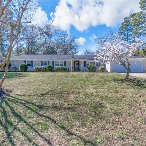 ELEGANT AND COMFORTABLE LUXURY RANCH HOME