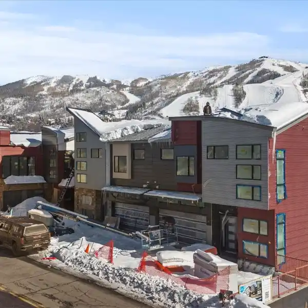 CRAWFORD SQUARE'S EXCLUSIVE SLOPESIDE RESIDENCE