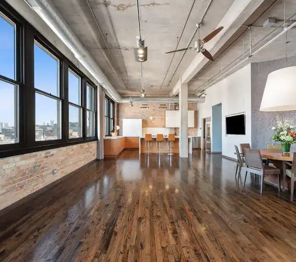 SKYLINE SOPHISTICATION IN A GRAND PENTHOUSE HAVEN