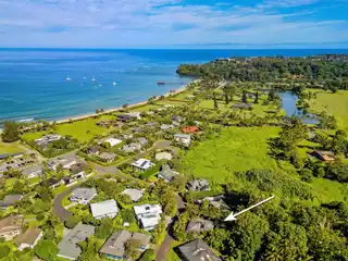 Modern Coastal Design with the Relaxed Charms of Island Living