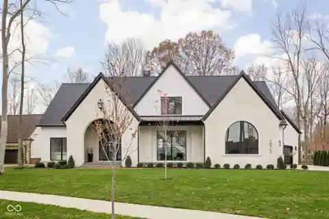 Designer Luxury Home on the Golf Course in Holliday Farms
