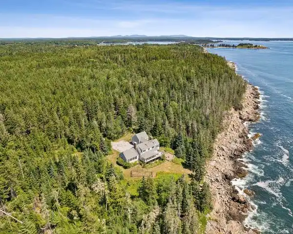 QUINTESSENTIAL MAINE RETREAT