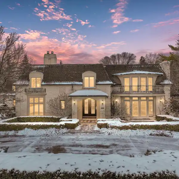 LAKEFRONT ESTATE WITH BREATHTAKING VIEWS