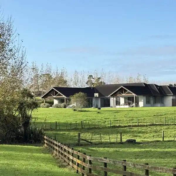 METICULOUSLY MAINTAINED RESIDENCE IN PRESTIGIOUS LEGGETT LANE