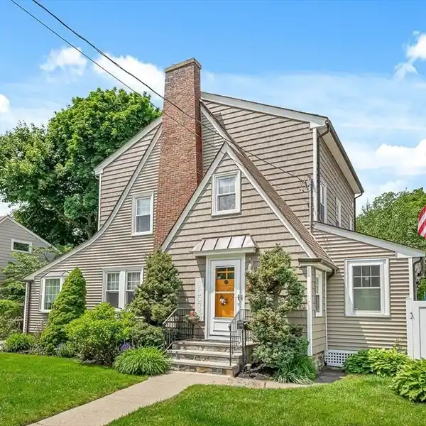 BEAUTIFULLY UPDATED HOME IN DESIRABLE HORACE MANN