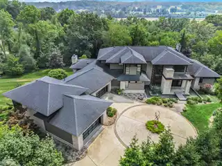 Incredible Frank Lloyd Wright-Inspired Home