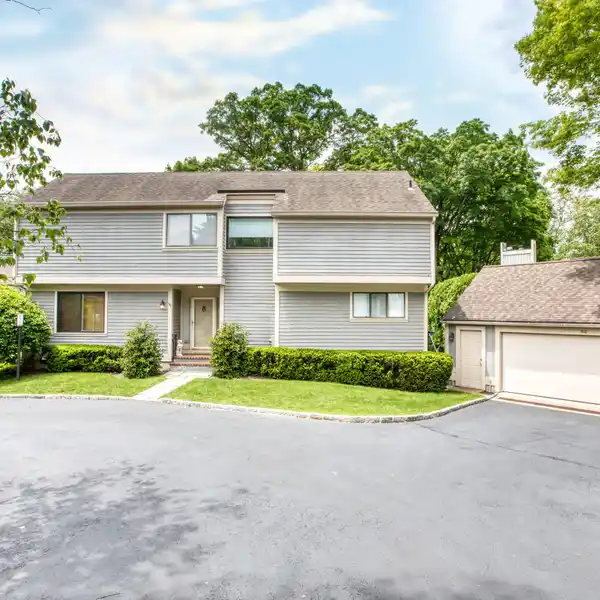 THE BEST OF WEST LYON FARM LIVING