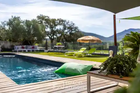 Contemporary Villa in the Heart of the Vineyards