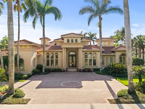 IMPRESSIVE RESIDENCE IN QUAIL WEST