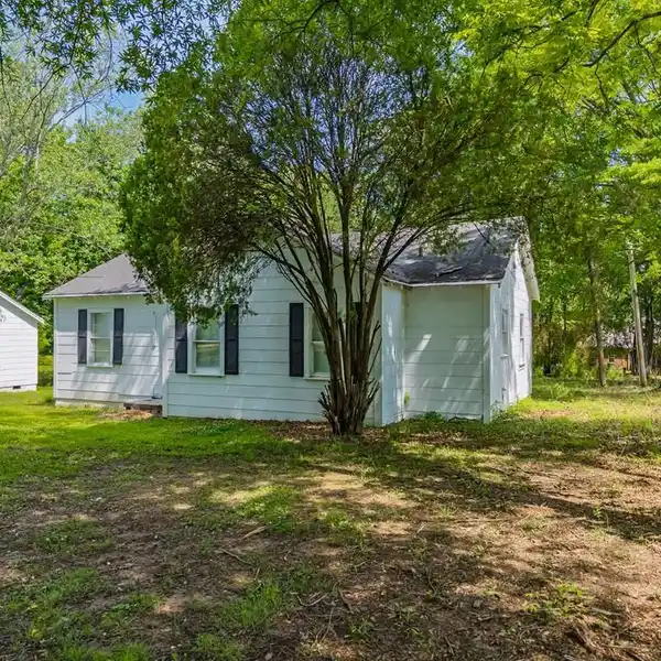 RARE OPPORTUNITY CLOSE TO OXFORD SQUARE