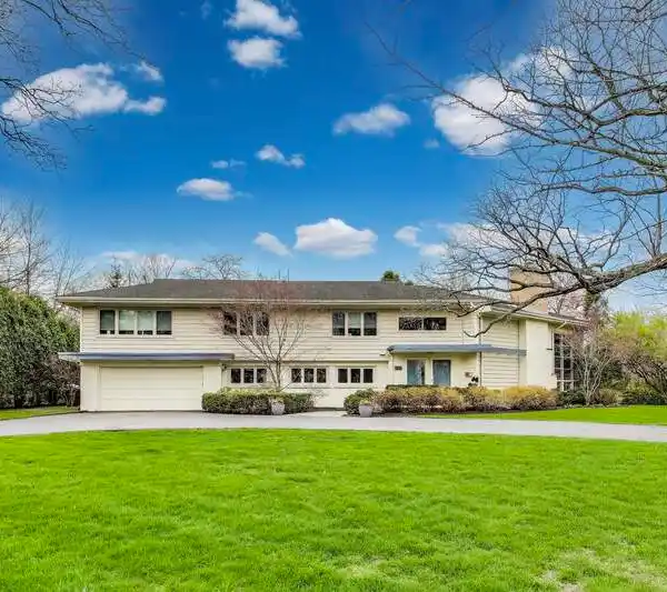 FANTASTIC MID-CENTURY CONTEMPORARY IN SKOKIE RIDGE