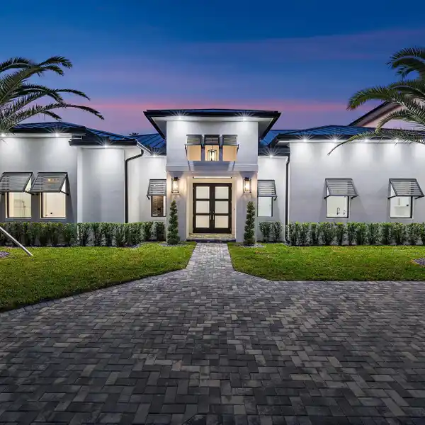 THOUGHTFULLY DESIGNED BRAND NEW STUNNER