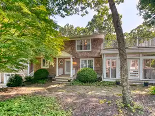 Chic Five Bedroom Traditional Home for Rent