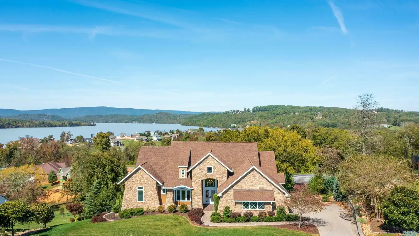 Custom Luxury Home in Prestigious Grande Vista Bay