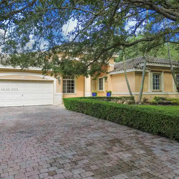 MEDITERRANEAN HOME IN DESIRABLE PALMETTO BAY