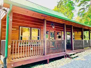 Charming Cabin with Breathtaking Mountain Views