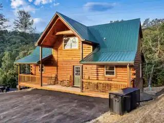 Spacious Smoky Mountain Retreat with Hot Tub