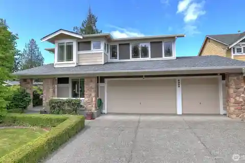 Impressive Home in Renton Highlands