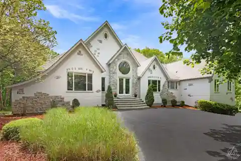 Architect’s Masterpiece Amidst Serene Woodlands