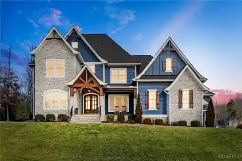 Luxury Living on Nearly an Acre