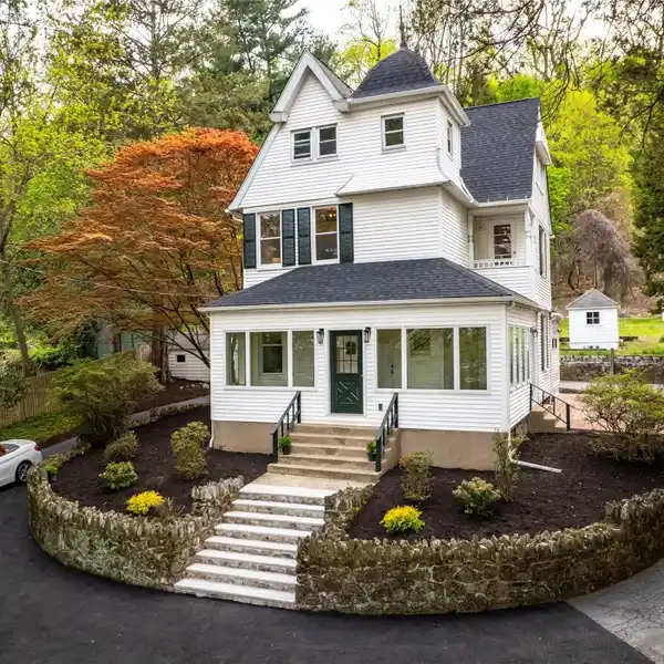 FULLY RENOVATED HISTORIC 1895 VICTORIAN