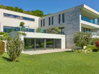 Expansive Contemporary Luxury Residence