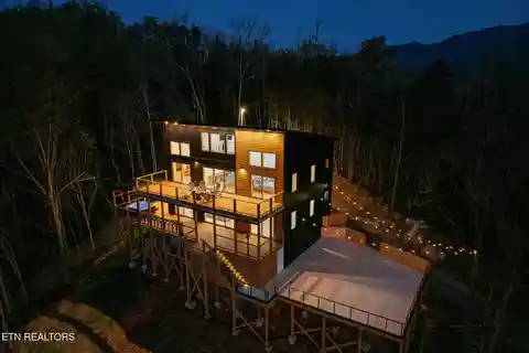 Modern Mountain-Top Retreat Gatlinburg