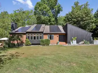 Cul-De-Sac Contemporary with Luxury and Flexibility