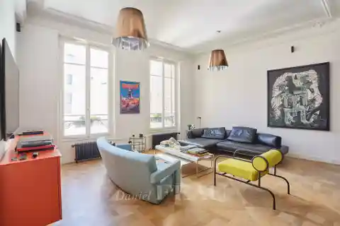 Renovated Apartment Overlooking Peaceful Courtyard