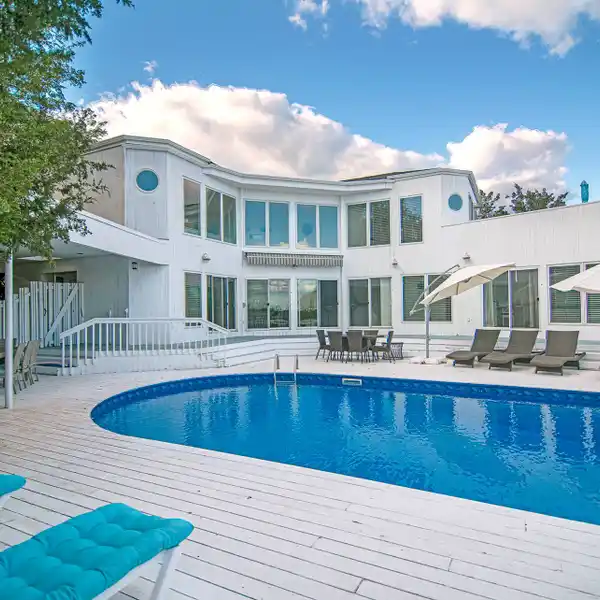 BAYFRONT ESCAPE WITH PRIVATE DOCK & POOL