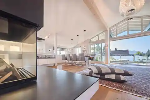 Extravagant Top-floor Apartment