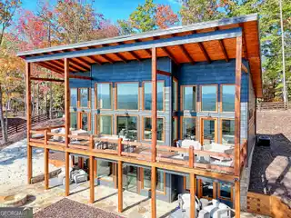 Modern Elegance in the Peaceful North Georgia Mountains