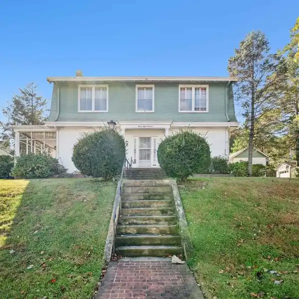 STATELY CHEVY CHASE RESIDENCE